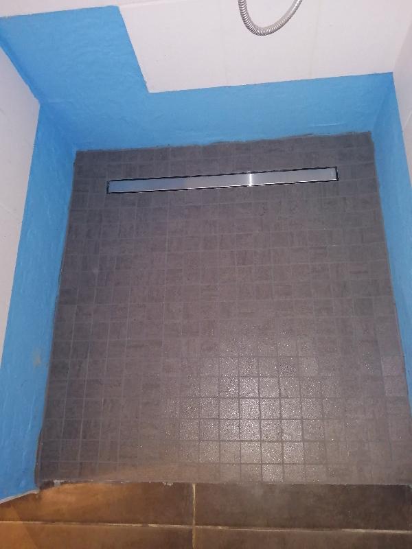 Etancheite sous carrelage, KIT douche, salle de bain, pièce humide - résine  d'imperméabilisation, protection à l'eau - PROCOM 2.5 litres : :  Bricolage