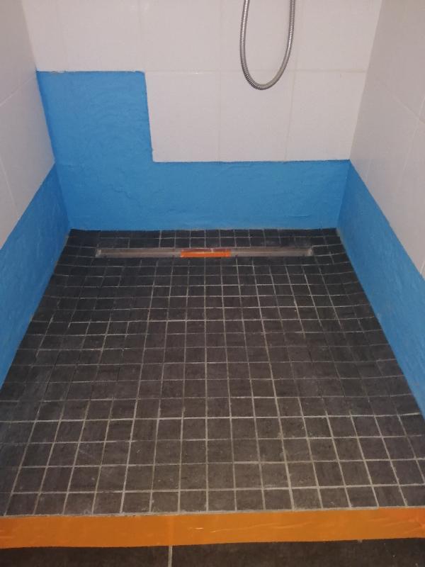 Etancheite sous carrelage, KIT douche, salle de bain, pièce humide - résine  d'imperméabilisation, protection à l'eau - PROCOM 2.5 litres : :  Bricolage